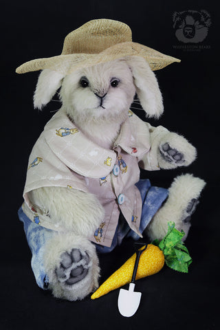 Artist Bunny, Blanche by Wayneston Bears
