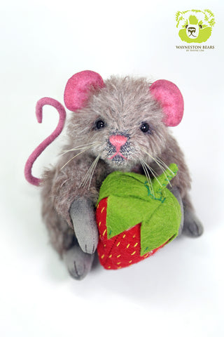 Artist Mouse, Whiskerberry by Wayneston Bears