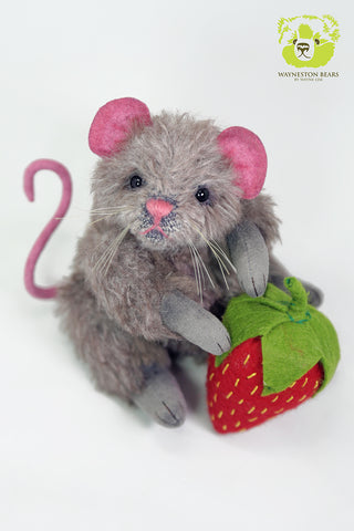 Artist Mouse, Whiskerberry by Wayneston Bears