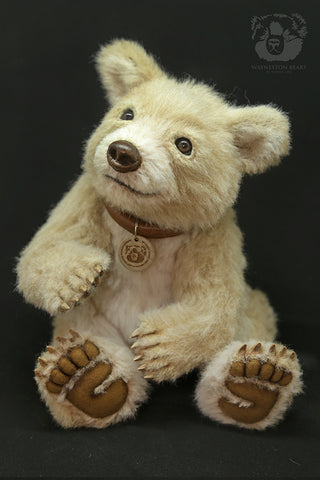 Artist Bear, Cappuccino by Wayneston Bears