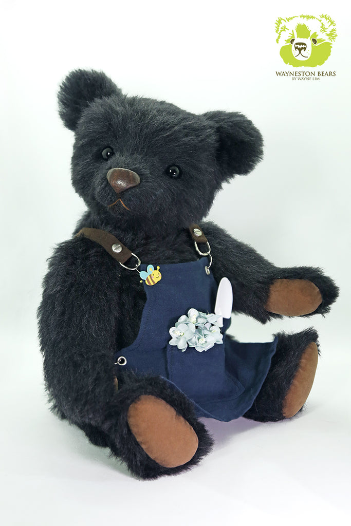 Artist Bear, Haru by Wayneston Bears